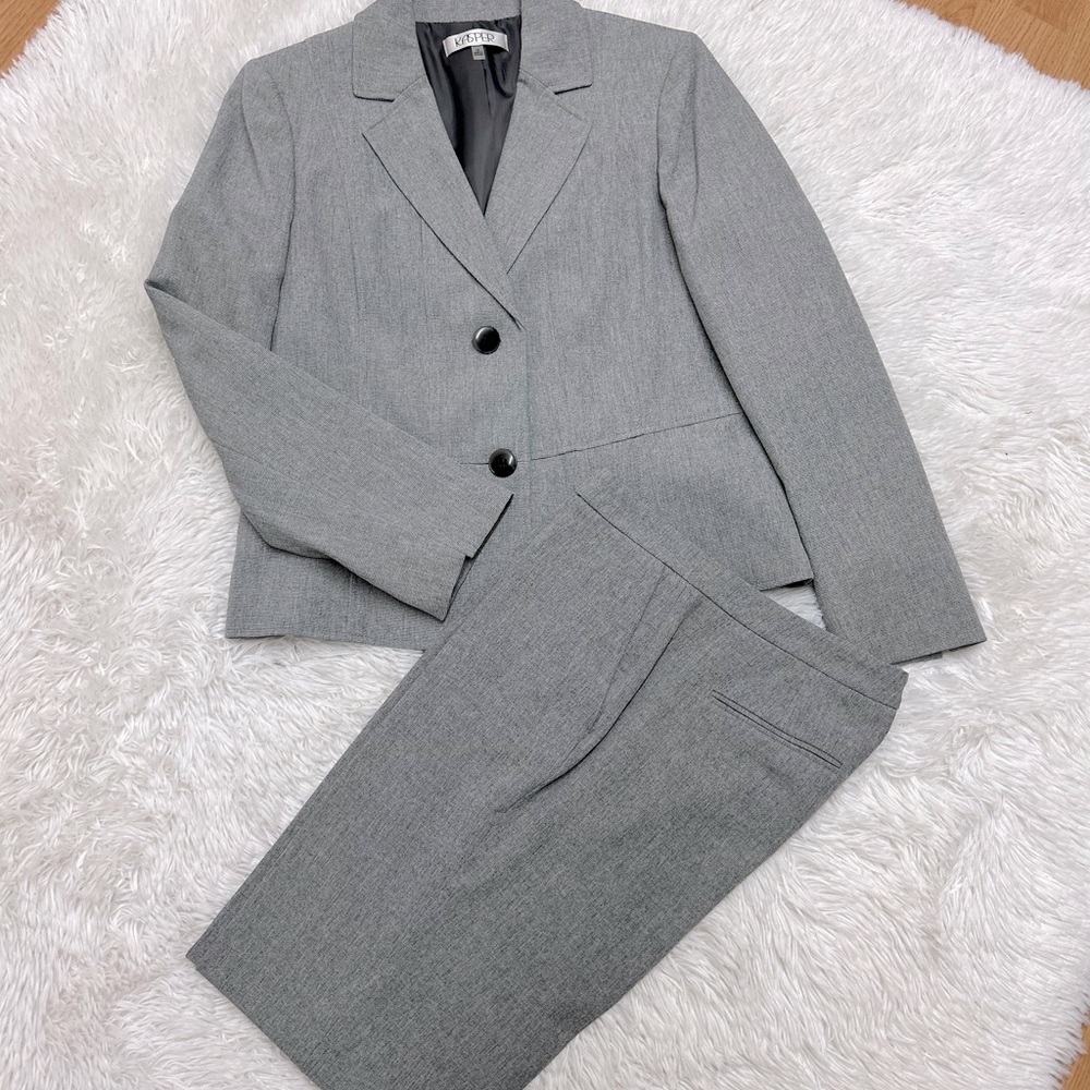 Kasper Two Piece Tweed Gray Suit size 6 pants,size 12 jacket